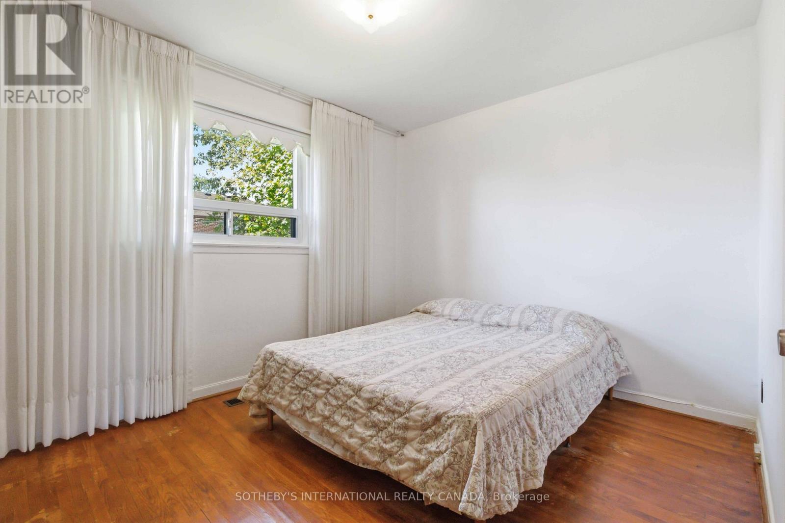 11 Pagoda Place, Toronto, Ontario  M9V 2V2 - Photo 11 - W13227920