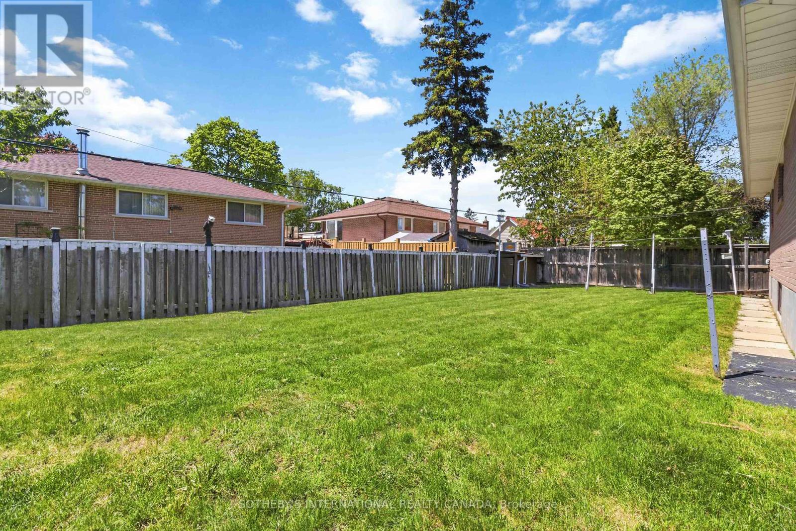 11 Pagoda Place, Toronto, Ontario  M9V 2V2 - Photo 18 - W13227920