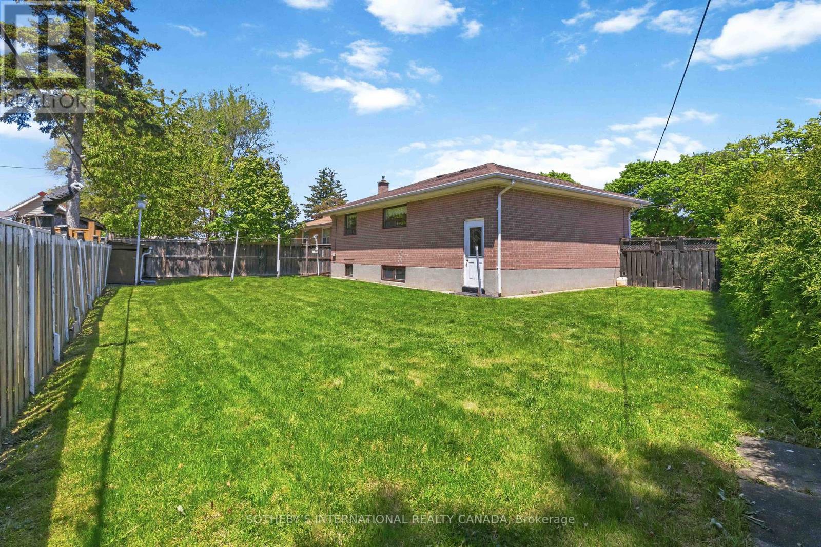 11 Pagoda Place, Toronto, Ontario  M9V 2V2 - Photo 19 - W13227920