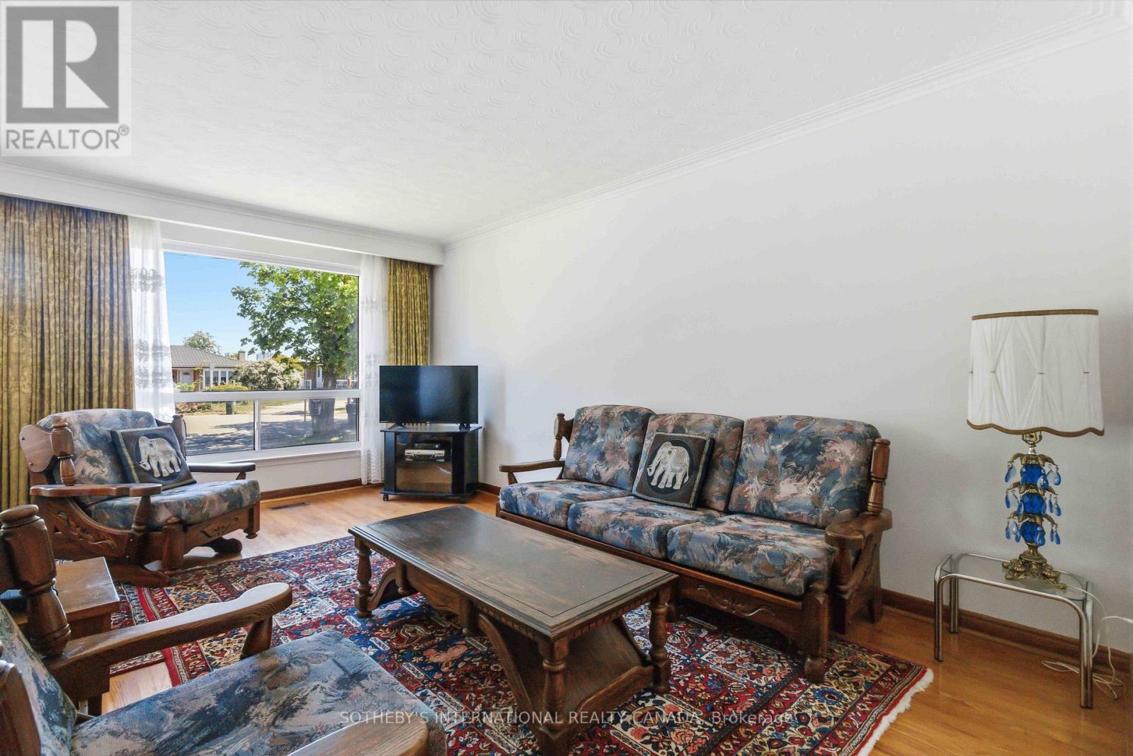 11 Pagoda Place, Toronto, Ontario  M9V 2V2 - Photo 5 - W13227920