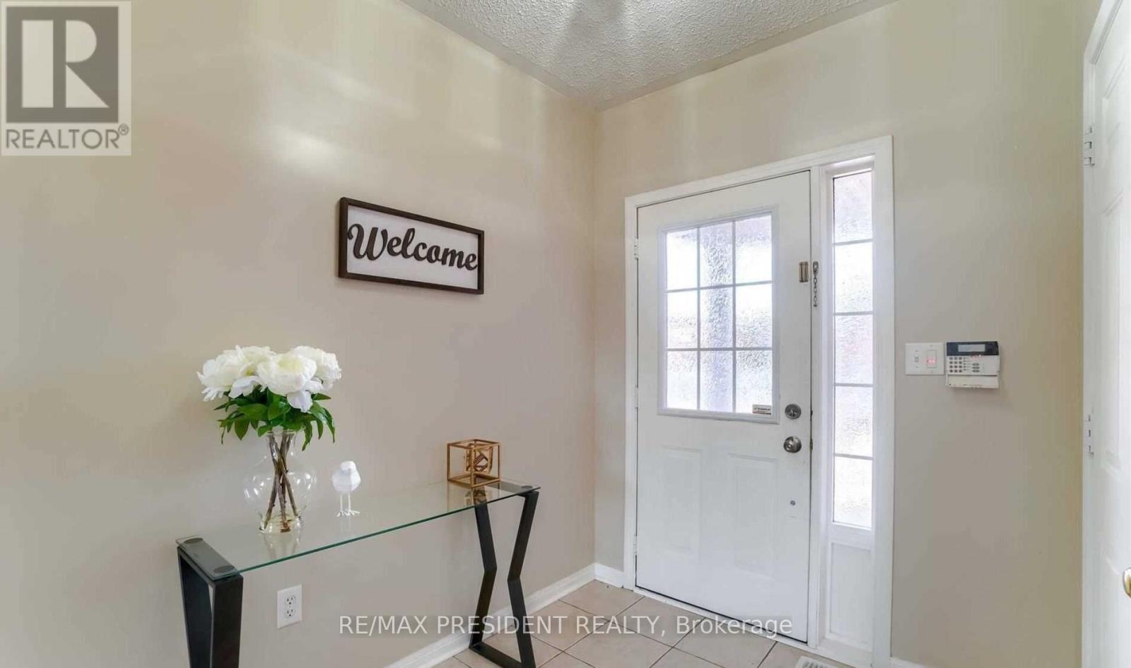 55 Eastway Street, Brampton, Ontario  L6S 6L9 - Photo 3 - W13227924