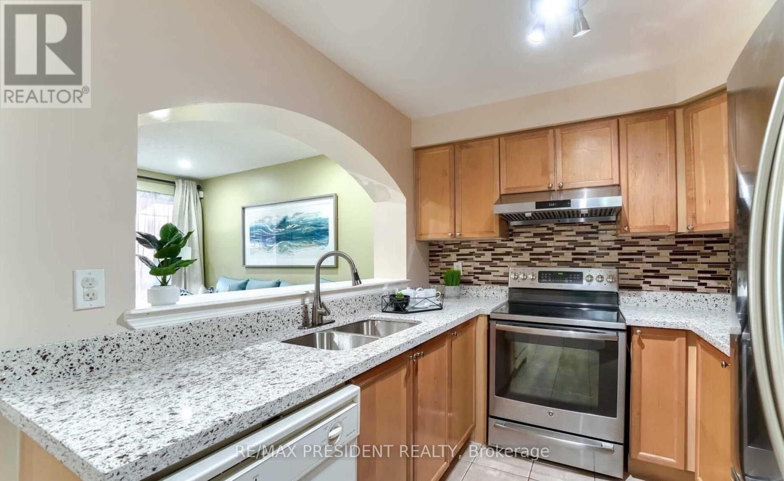 55 Eastway Street, Brampton, Ontario  L6S 6L9 - Photo 4 - W13227924
