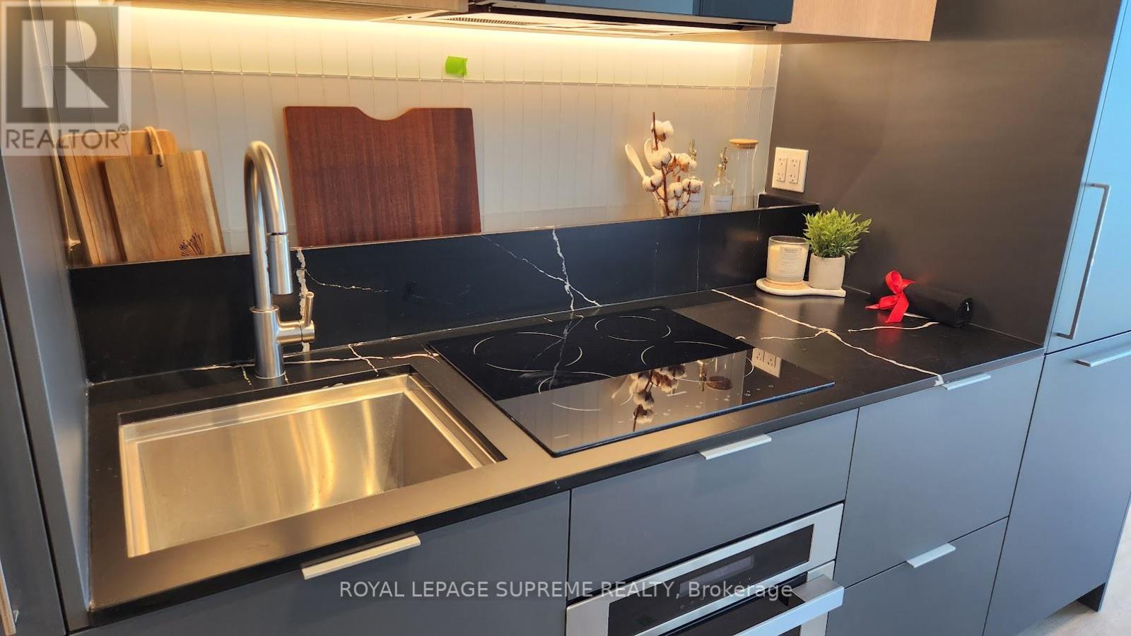2705 - 1 Fairview Road E, Mississauga, Ontario  L5A 0B4 - Photo 2 - W13228032