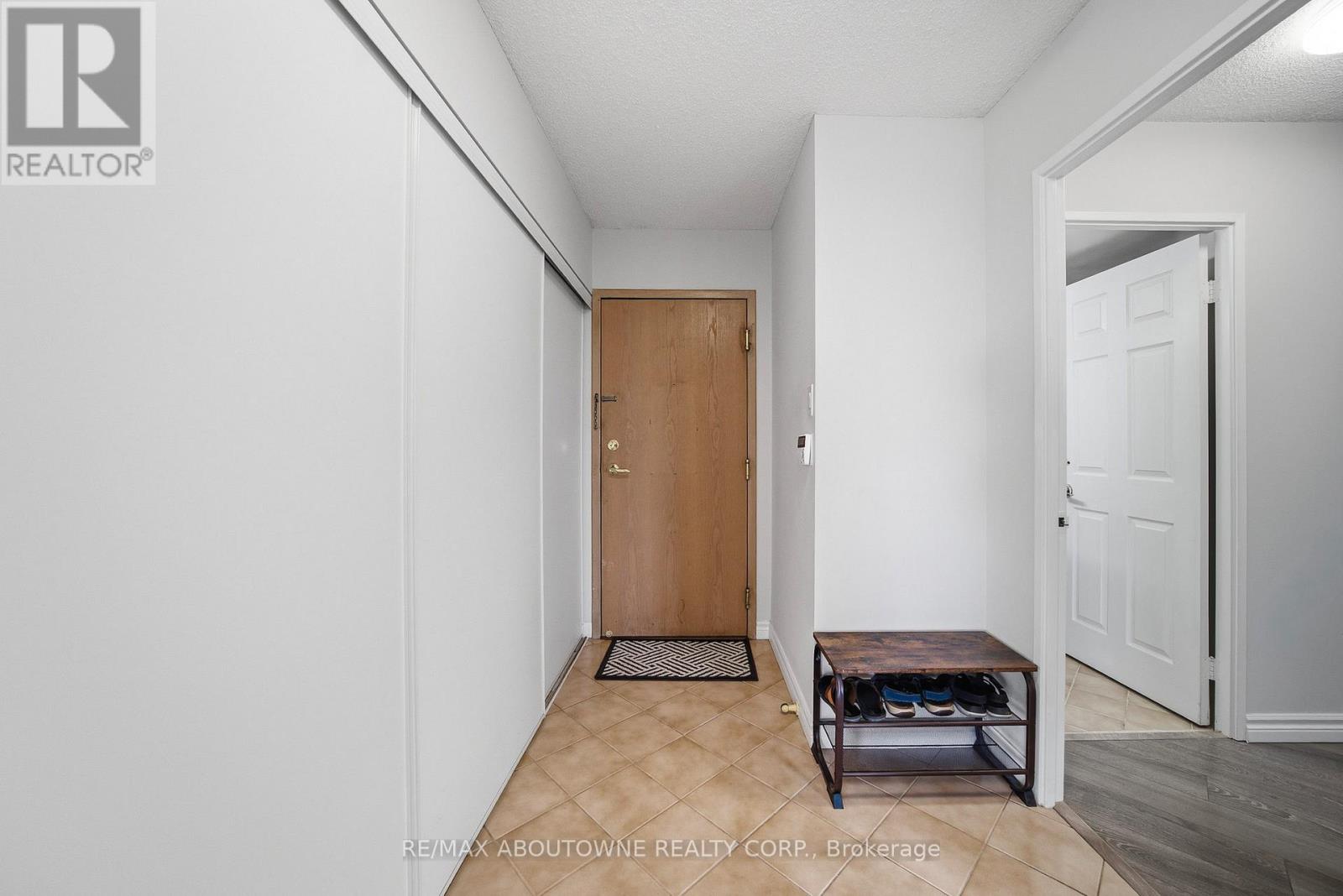611 - 55 Elm Drive, Mississauga, Ontario  L5B 3Z3 - Photo 4 - W13228040