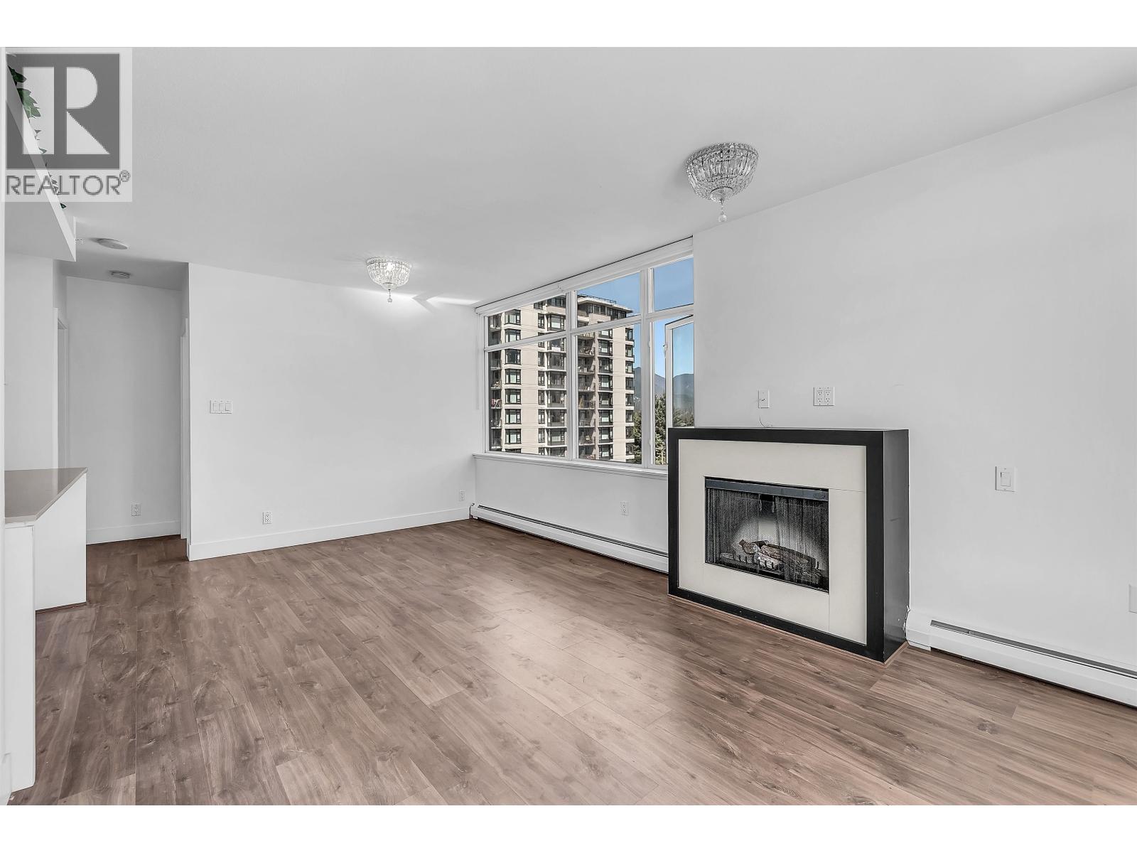 802 158 W 13th Street, North Vancouver, British Columbia  V7M 0A7 - Photo 2 - R3130442