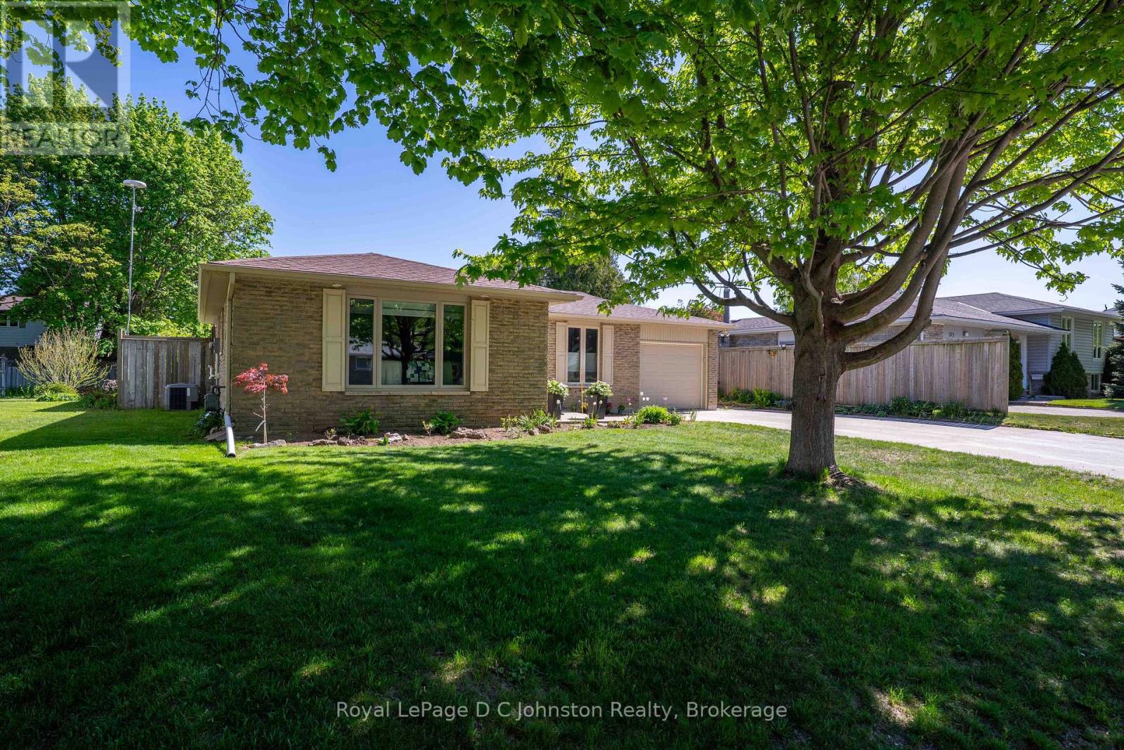367 Crawford Street, Saugeen Shores, Ontario  N0H 2C2 - Photo 2 - X13228134