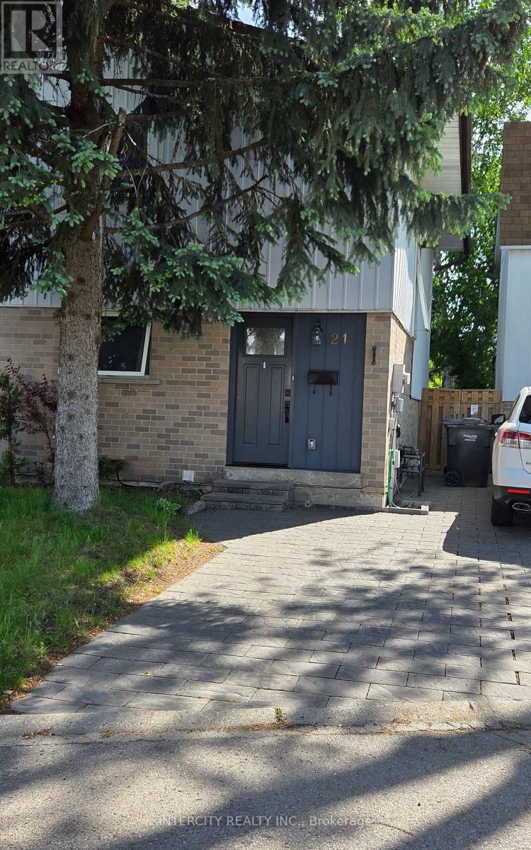 21 Highview Trail, Brampton, Ontario  L6S 1P5 - Photo 2 - W13216618
