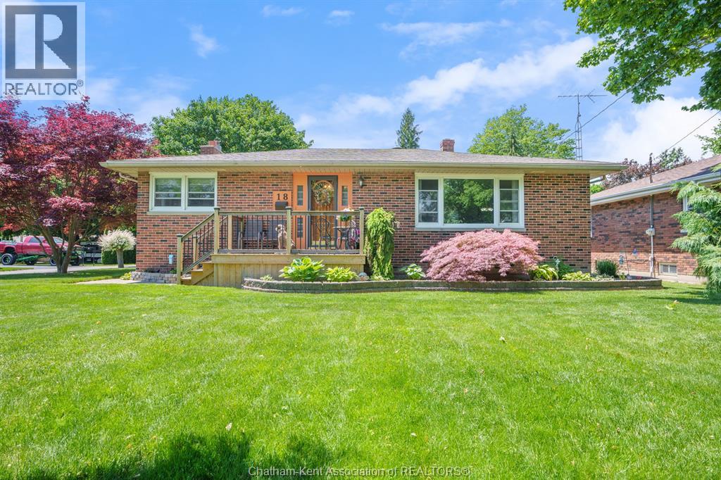 18 WOODLAND AVENUE, Chatham, Ontario