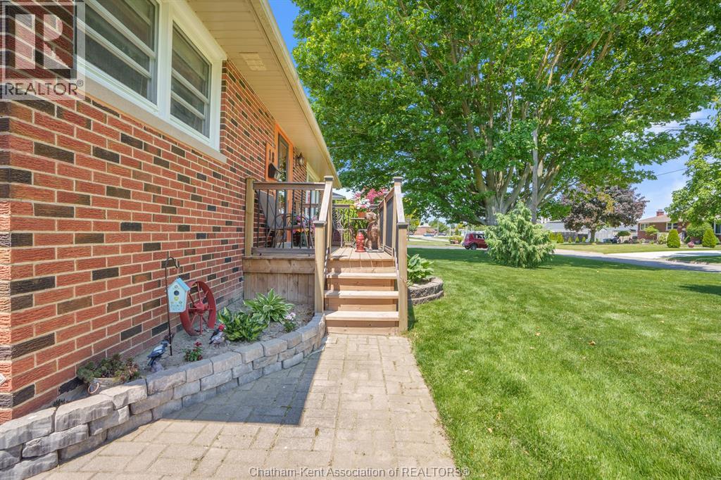 18 Woodland Avenue, Chatham, Ontario  N7L 2S3 - Photo 3 - 26012645