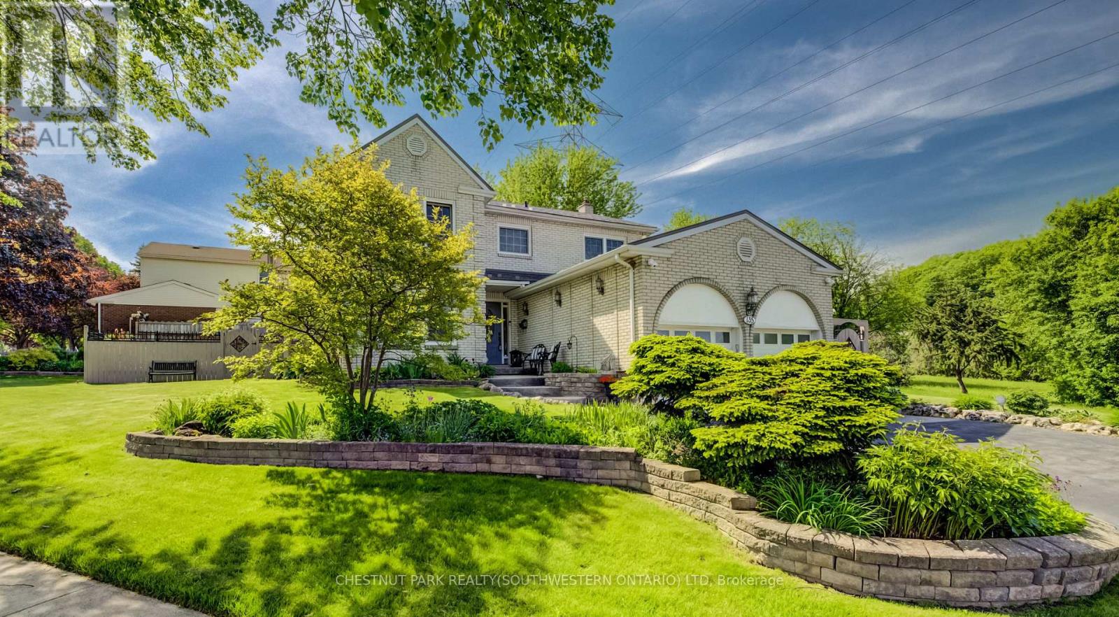 135 ROYAL ORCHARD DRIVE, Waterloo, Ontario