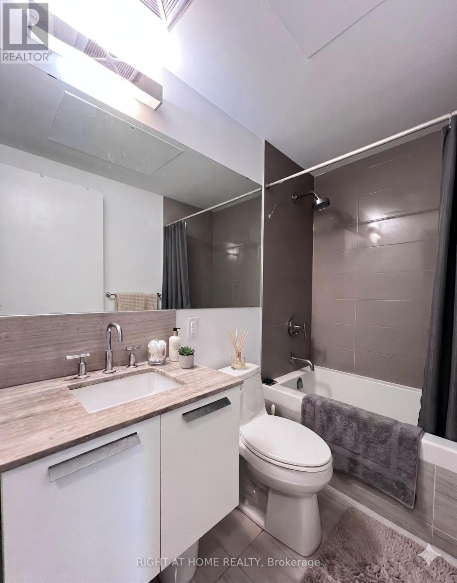 3813 - 50 Charles St E Street, Toronto, Ontario  M4Y 0C3 - Photo 10 - C13228150