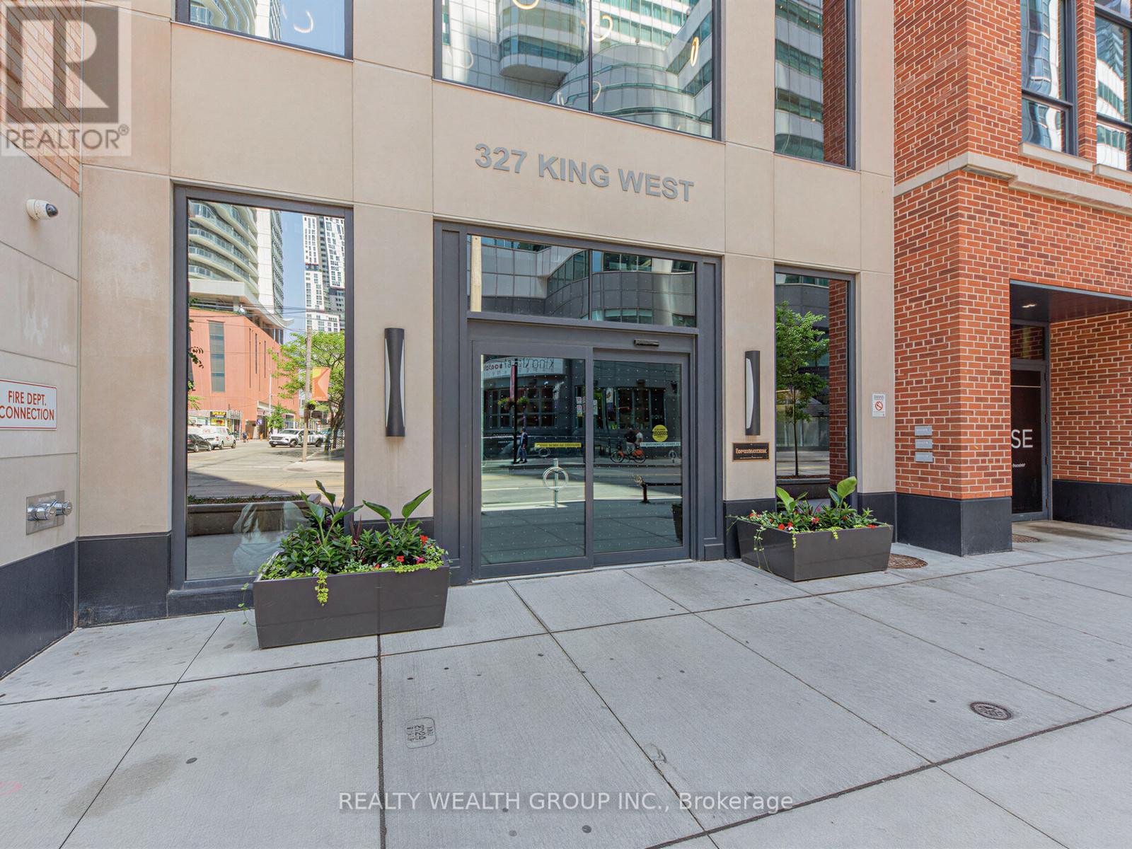 1305 - 327 King Street W, Toronto, Ontario  M5V 0W7 - Photo 2 - C13228248