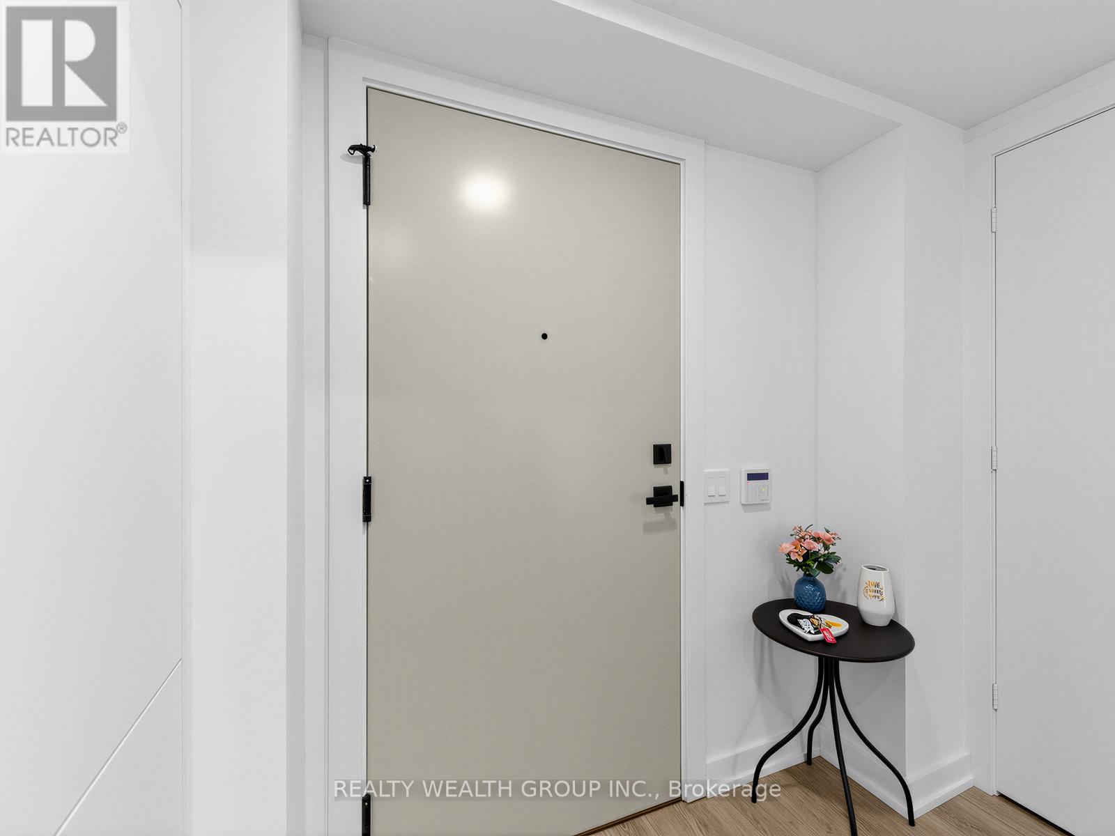 1305 - 327 King Street W, Toronto, Ontario  M5V 0W7 - Photo 3 - C13228248