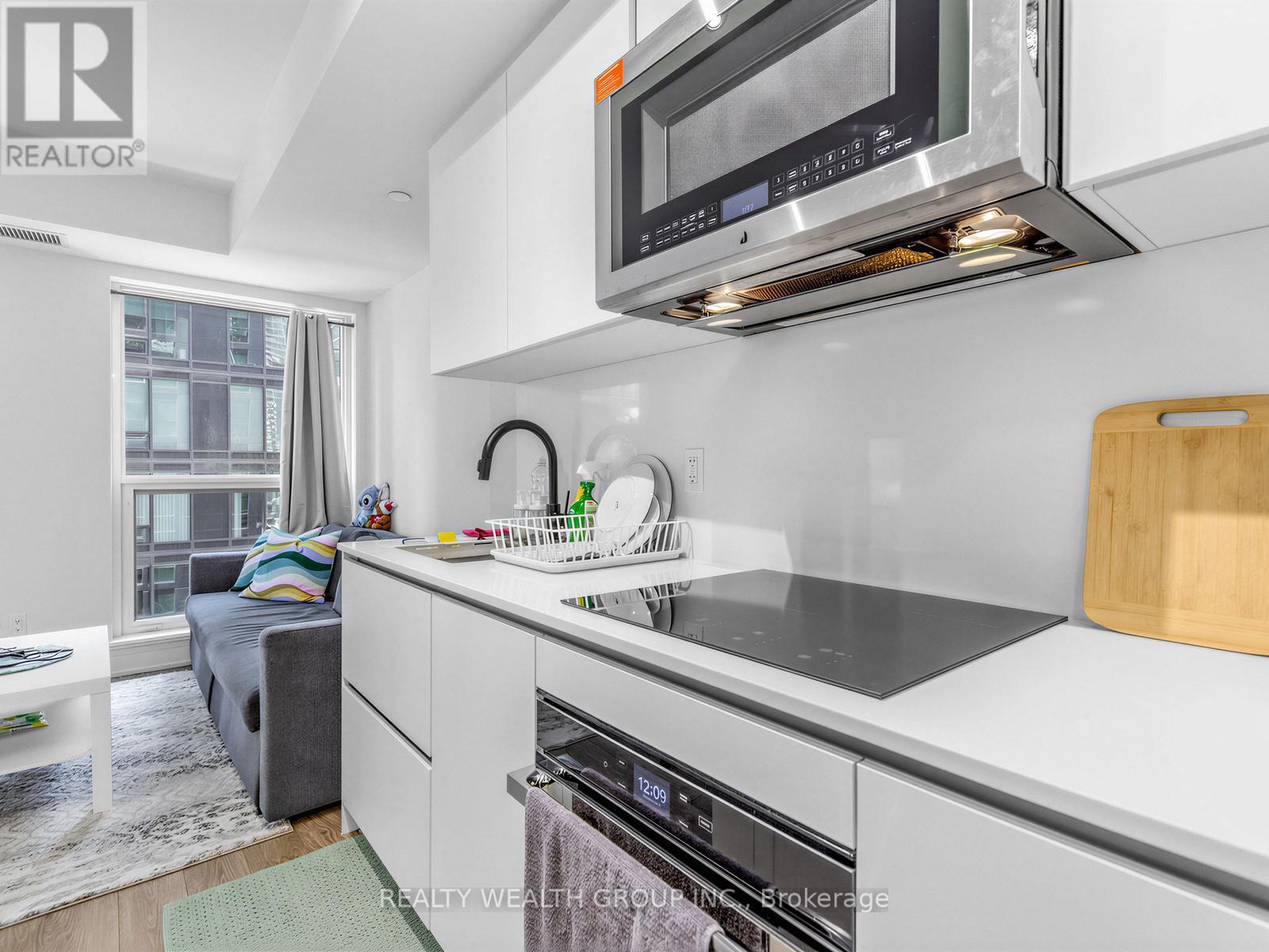 1305 - 327 King Street W, Toronto, Ontario  M5V 0W7 - Photo 4 - C13228248