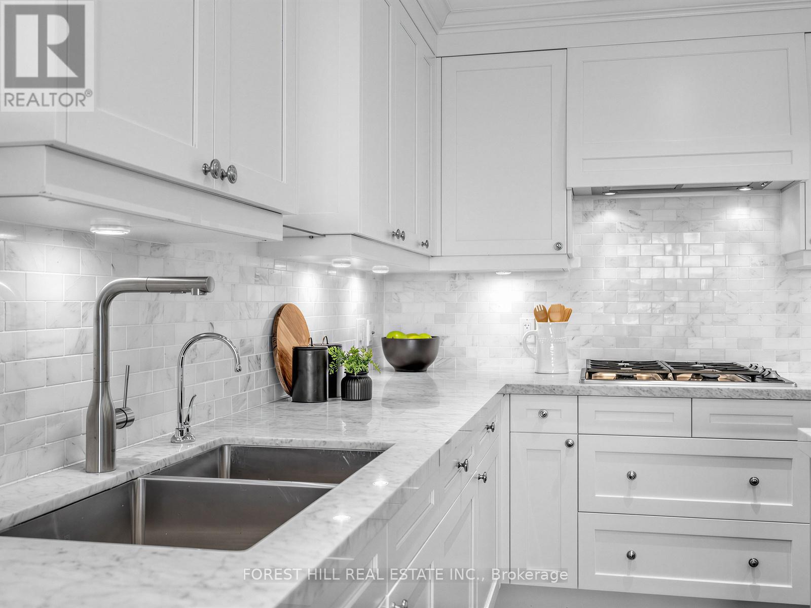 1204 - 155 ST CLAIR AVENUE W Toronto (Casa Loma), ON M4V 0A1