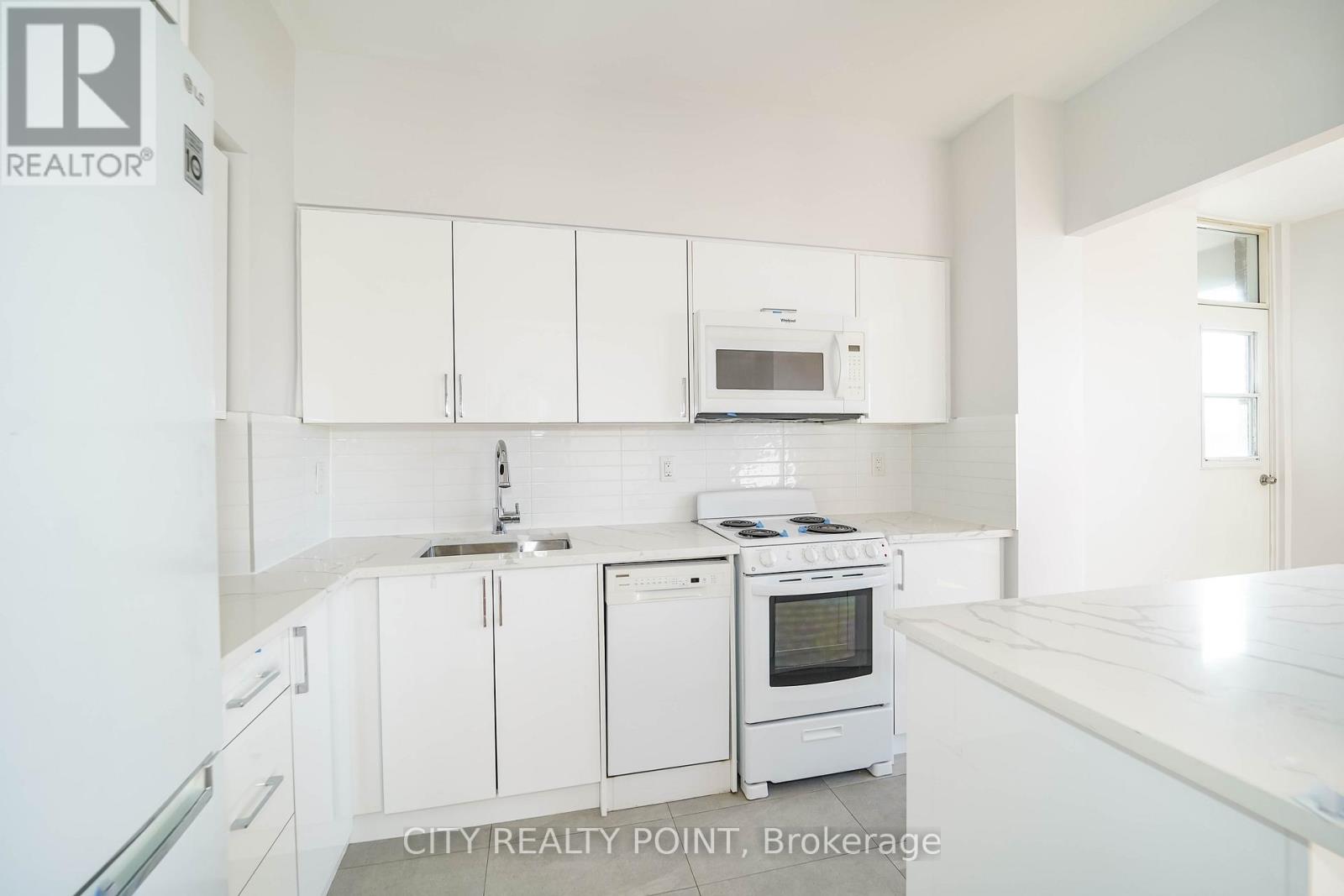 201 - 490 Eglinton Avenue E, Toronto, Ontario  M4P 1M4 - Photo 3 - C13228506