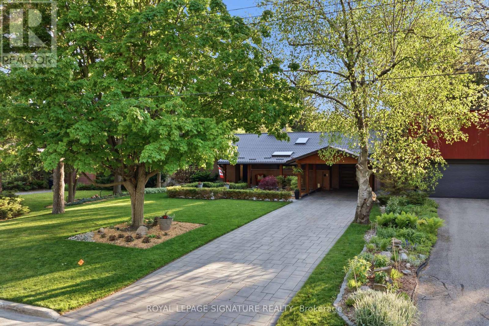 52 MORNA AVENUE, Toronto, Ontario