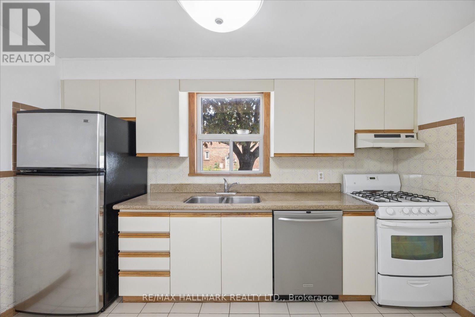 483 Cosburn Avenue, Toronto, Ontario  M4J 2N6 - Photo 16 - E13228194