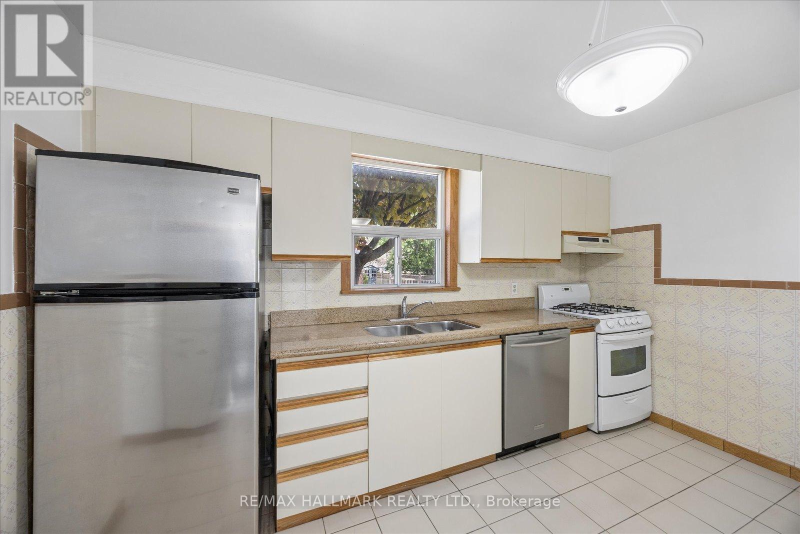 483 Cosburn Avenue, Toronto, Ontario  M4J 2N6 - Photo 17 - E13228194