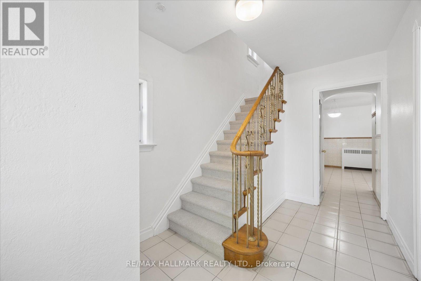 483 Cosburn Avenue, Toronto, Ontario  M4J 2N6 - Photo 5 - E13228194