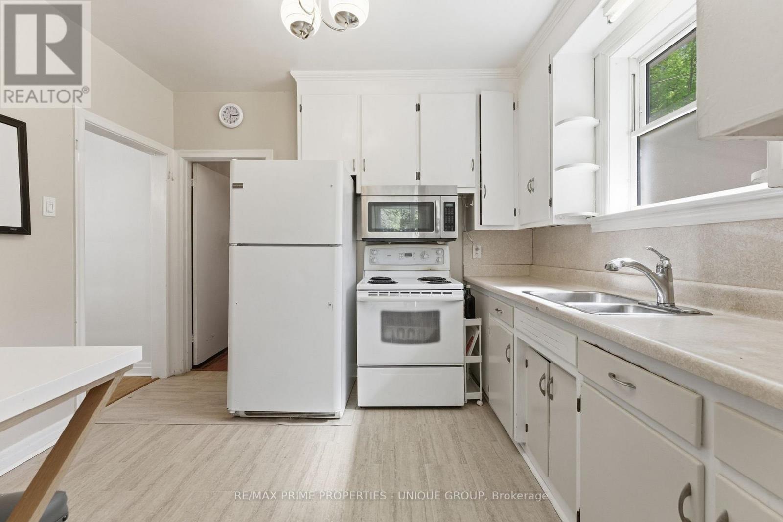 78 Glen Davis Crescent, Toronto, Ontario  M4E 1X5 - Photo 11 - E13228234