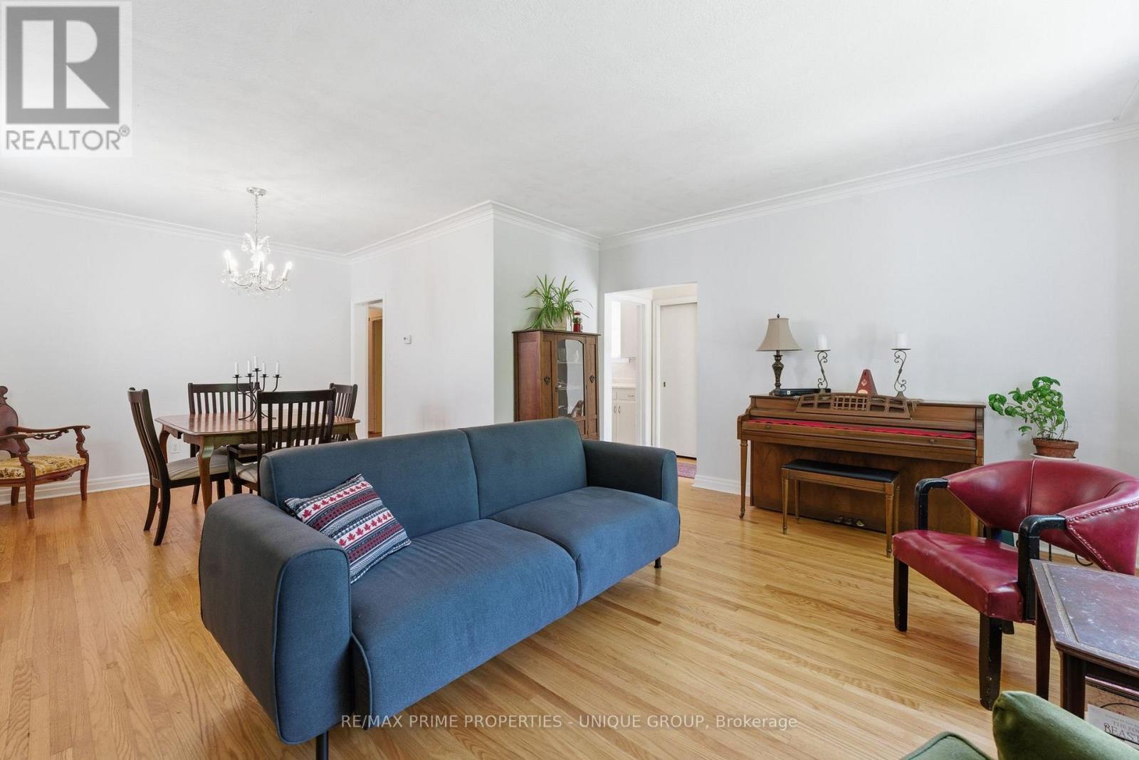 78 Glen Davis Crescent, Toronto, Ontario  M4E 1X5 - Photo 5 - E13228234