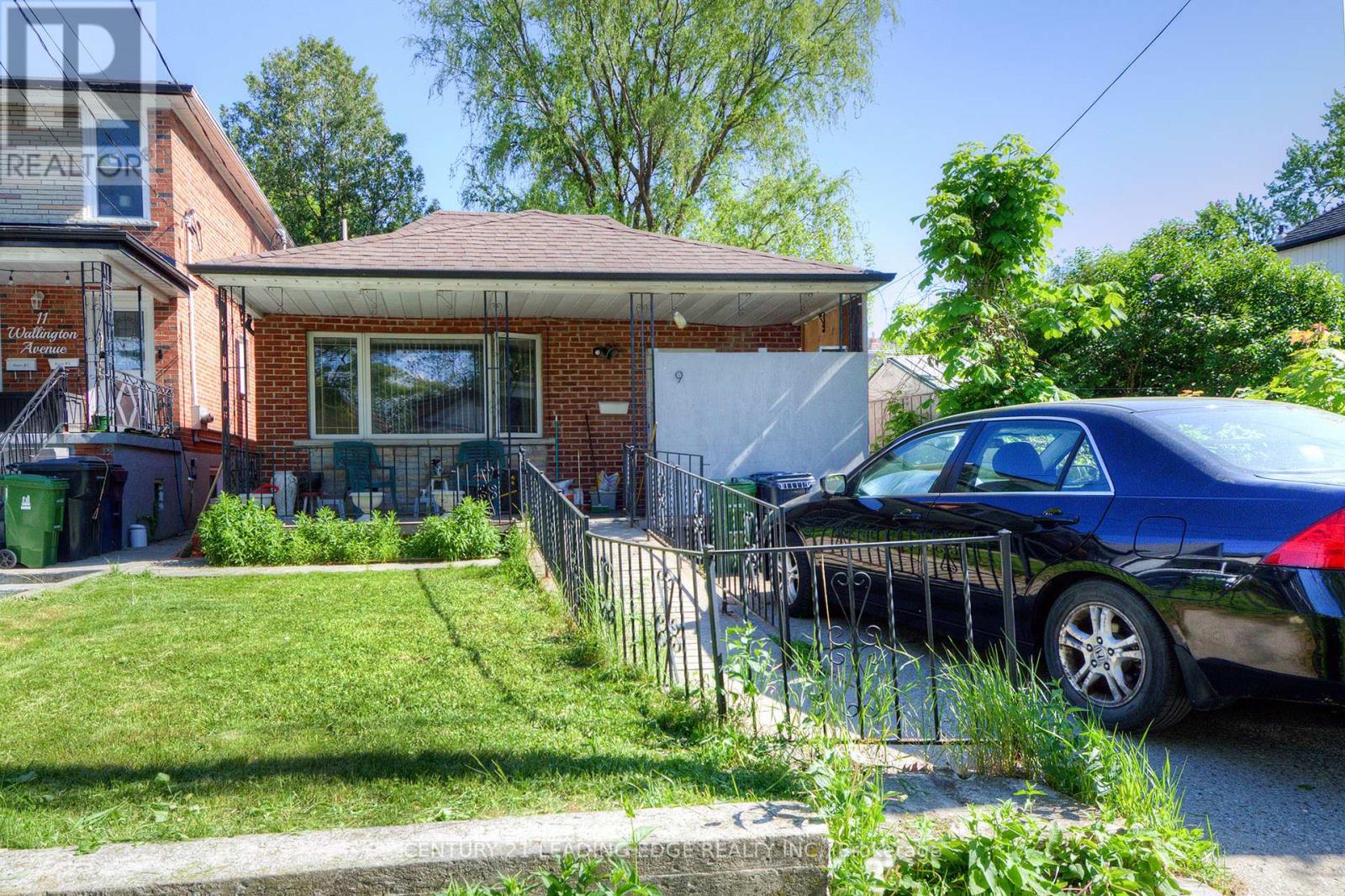 9 WALLINGTON AVENUE, Toronto, Ontario