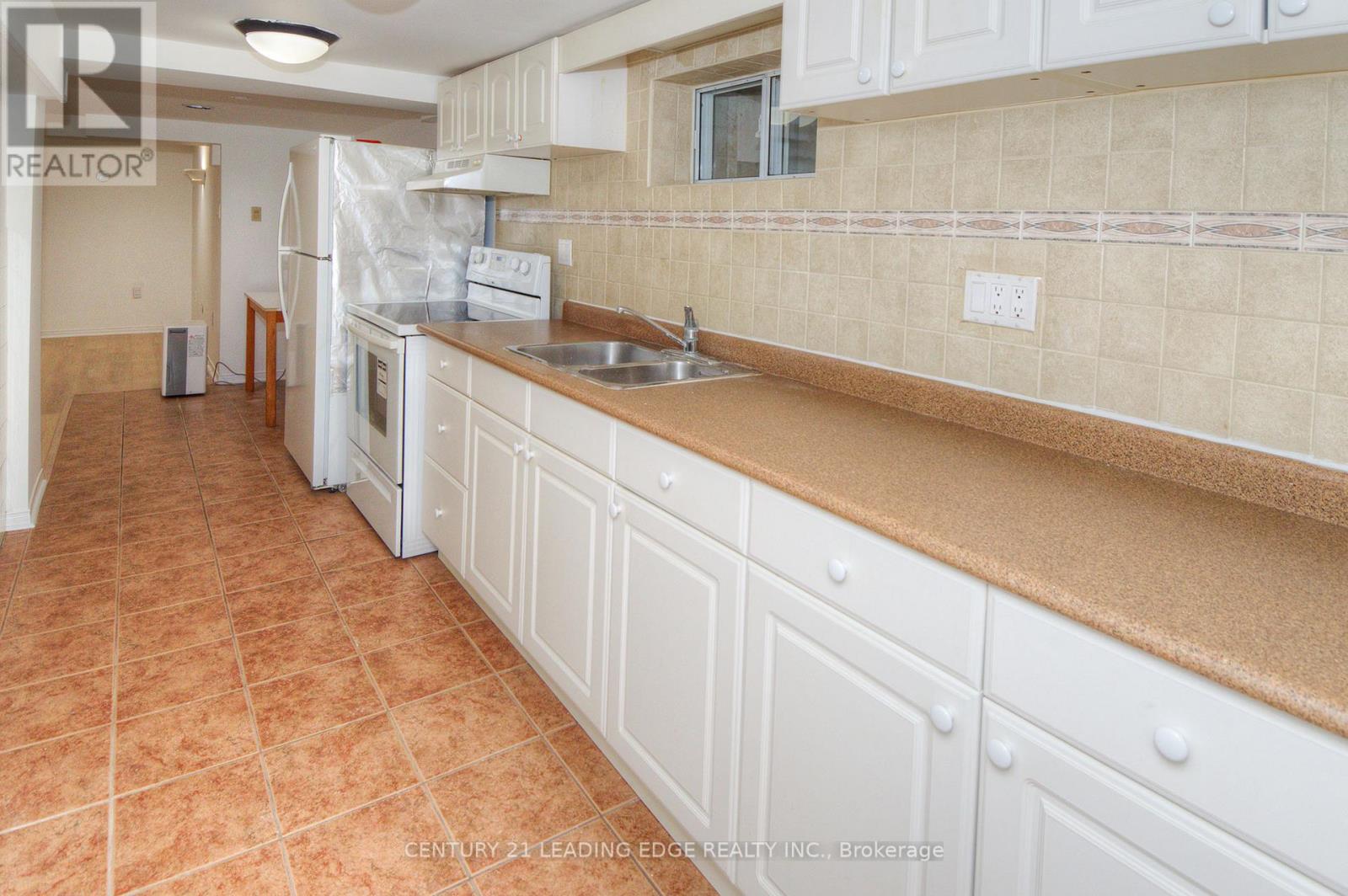 9 Wallington Avenue, Toronto, Ontario  M4C 2M7 - Photo 12 - E13228404