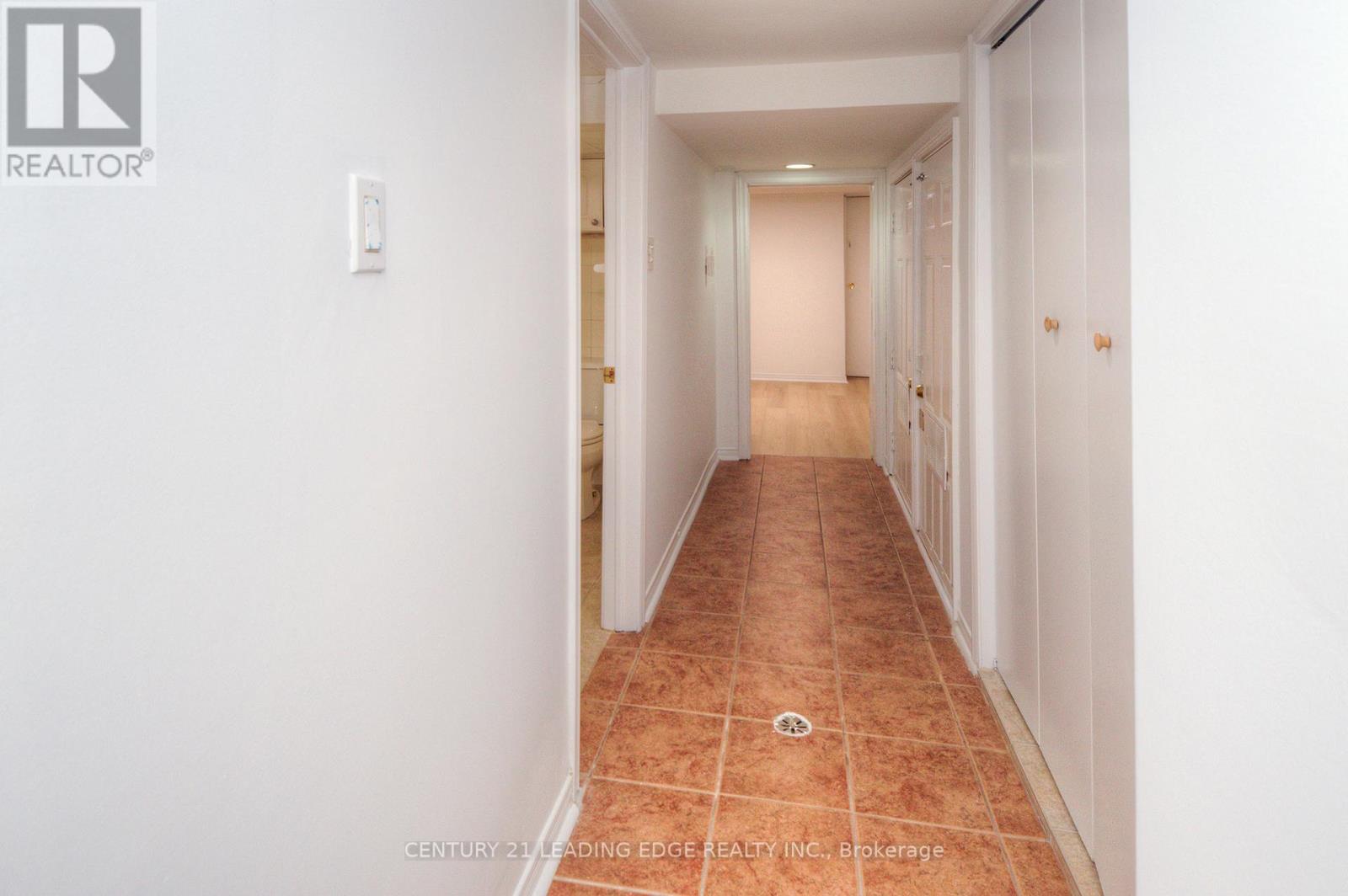 9 Wallington Avenue, Toronto, Ontario  M4C 2M7 - Photo 13 - E13228404