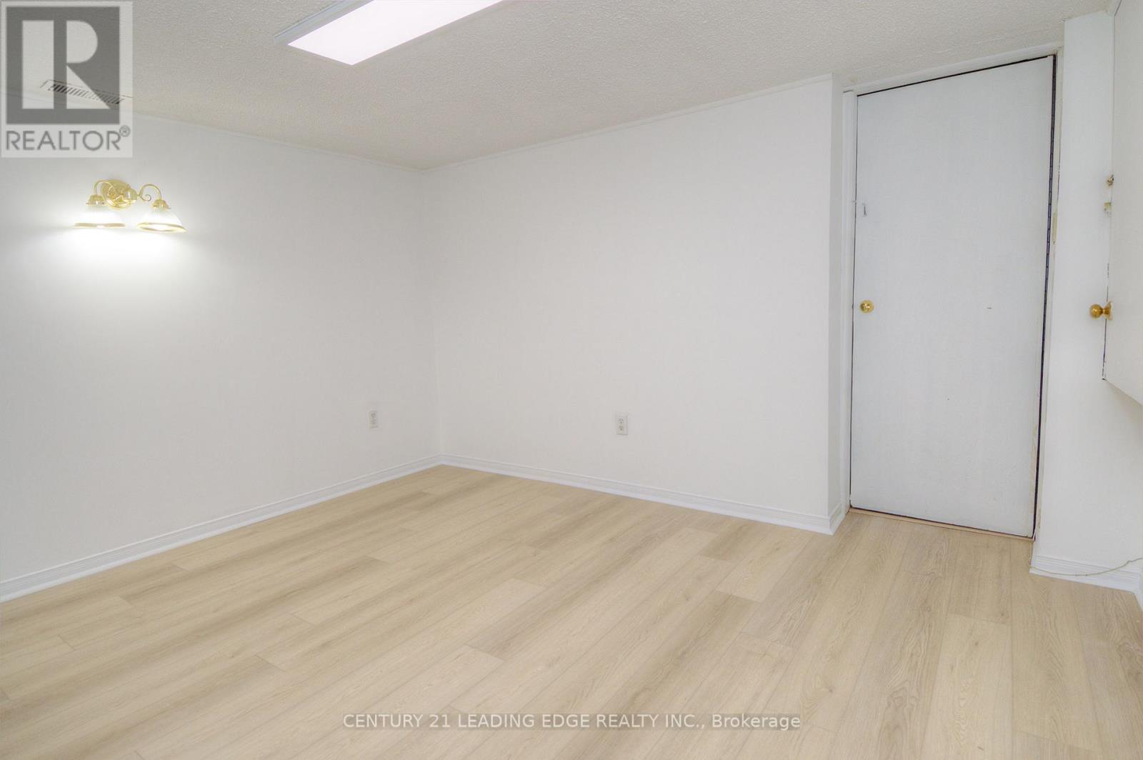 9 Wallington Avenue, Toronto, Ontario  M4C 2M7 - Photo 15 - E13228404