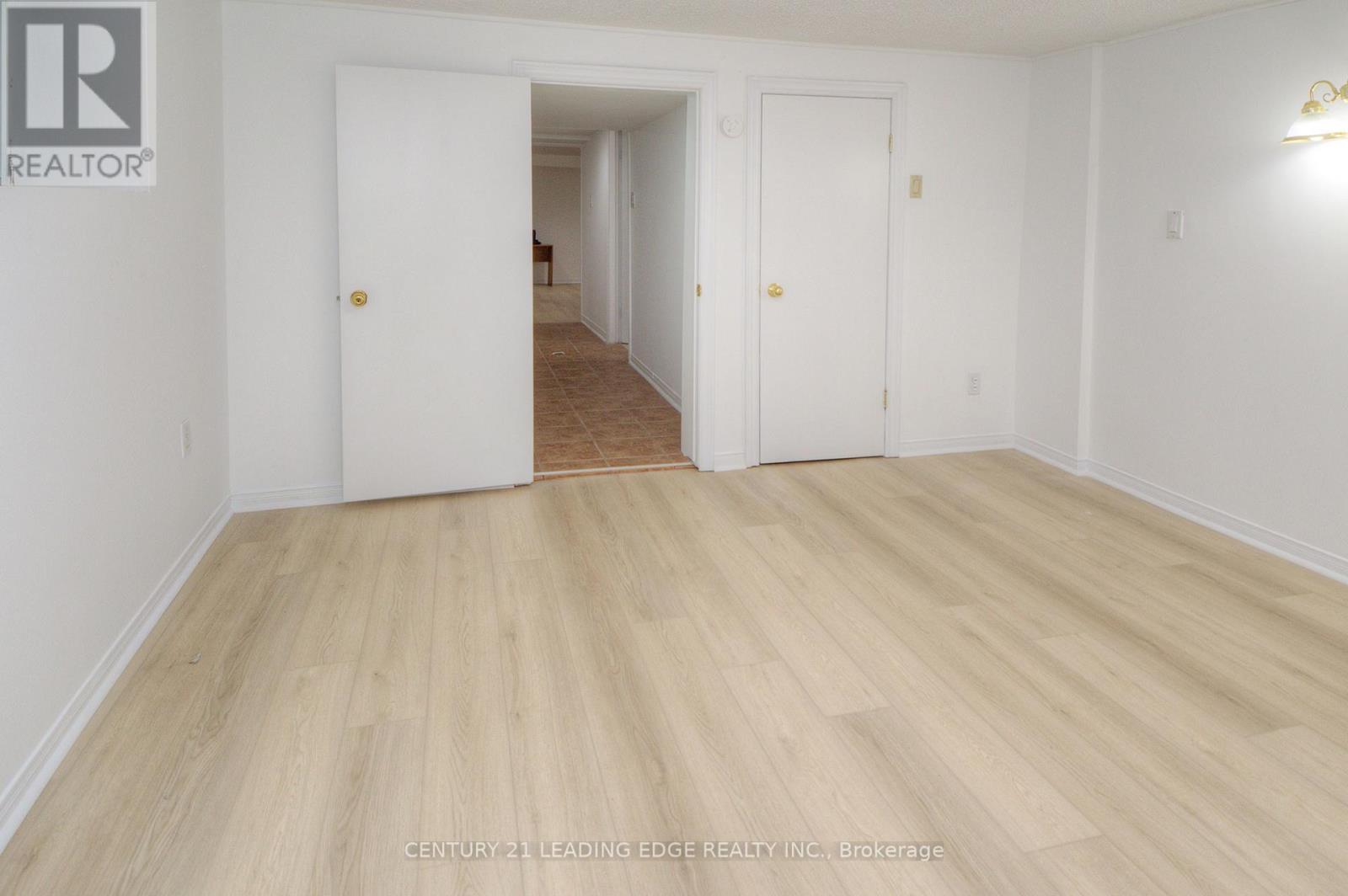 9 Wallington Avenue, Toronto, Ontario  M4C 2M7 - Photo 17 - E13228404