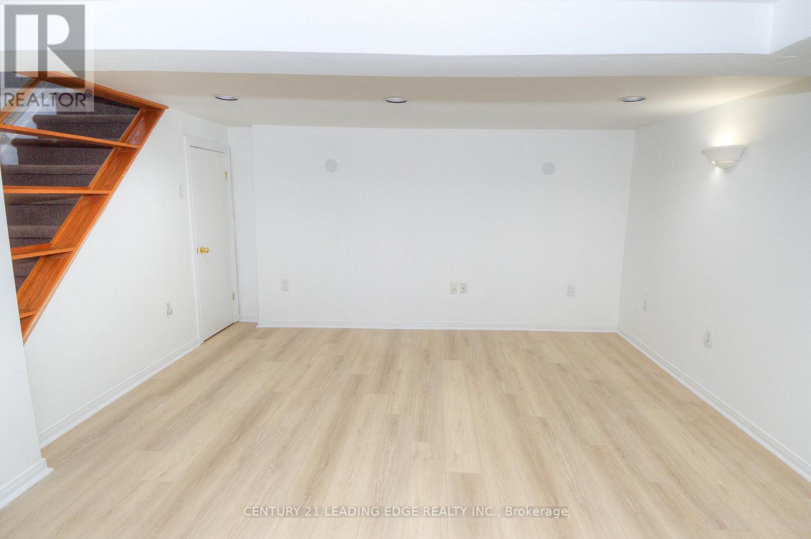 9 Wallington Avenue, Toronto, Ontario  M4C 2M7 - Photo 2 - E13228404