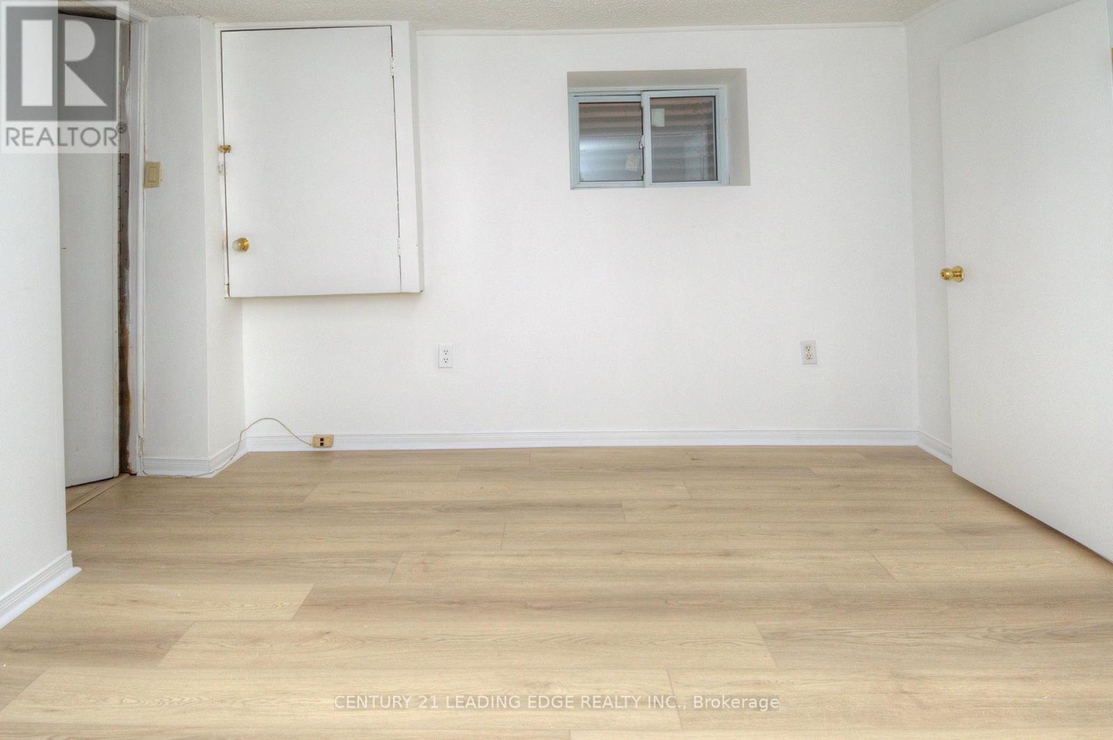 9 Wallington Avenue, Toronto, Ontario  M4C 2M7 - Photo 21 - E13228404