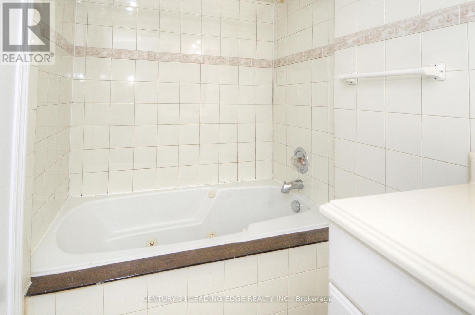 9 Wallington Avenue, Toronto, Ontario  M4C 2M7 - Photo 27 - E13228404