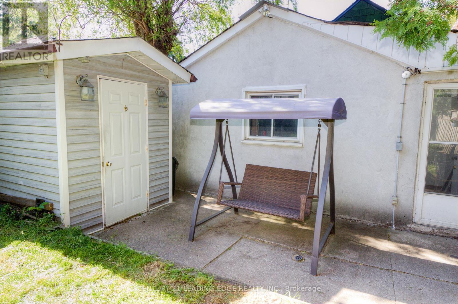 9 Wallington Avenue, Toronto, Ontario  M4C 2M7 - Photo 39 - E13228404