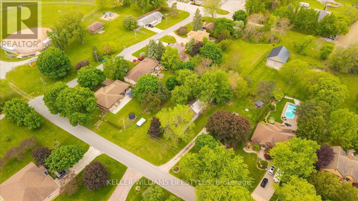 6 Beechwood Avenue, Lambton Shores, Ontario  N0N 1J0 - Photo 10 - X13228650