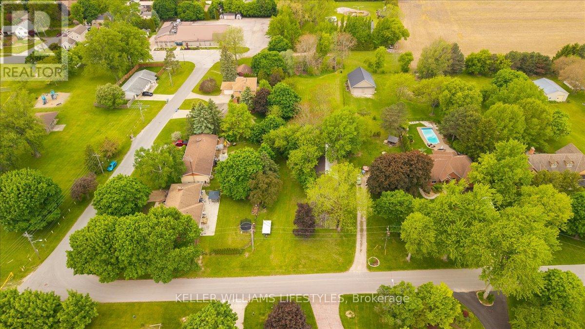 6 Beechwood Avenue, Lambton Shores, Ontario  N0N 1J0 - Photo 9 - X13228650