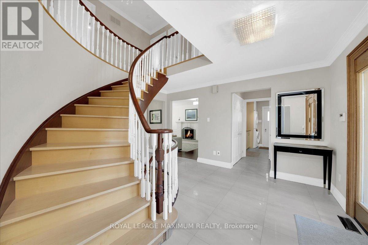 62 Montgomery Court, Markham, Ontario  L3R 0C1 - Photo 5 - N13228114