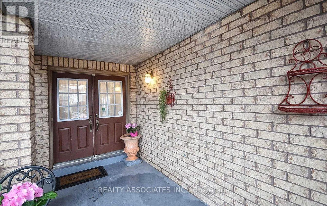 33 HOLLOWAY ROAD, Markham, Ontario
