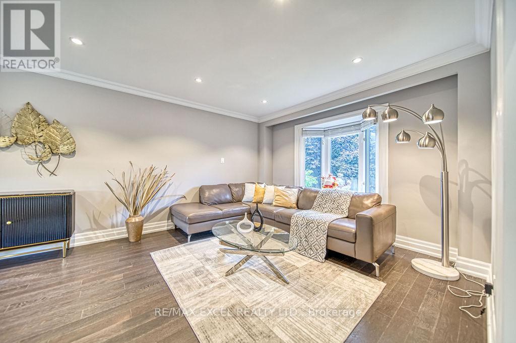 88 Montgomery Court, Markham, Ontario  L3R 0C1 - Photo 4 - N13228420