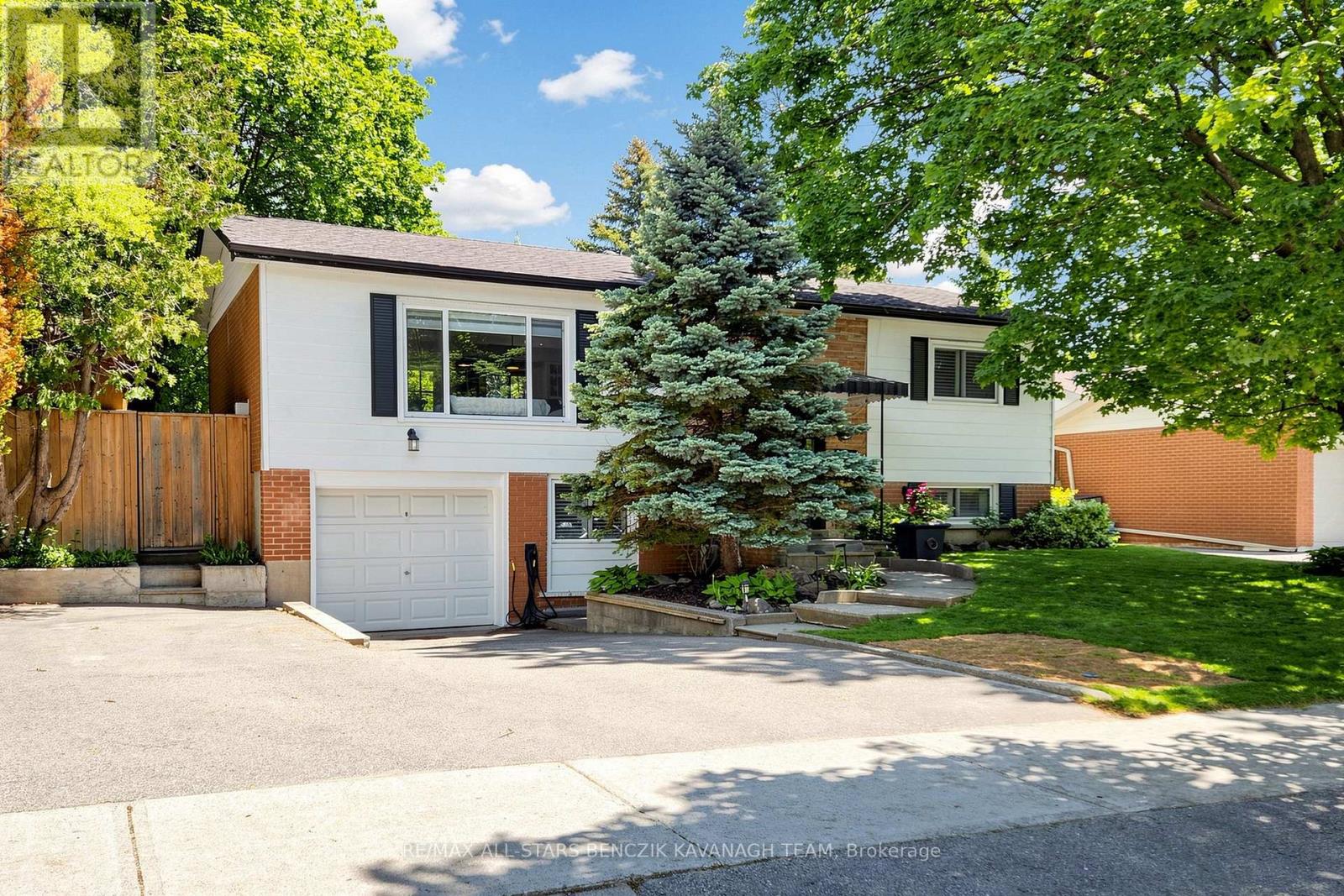65 Wootten Way N, Markham, Ontario  L3P 2Y5 - Photo 2 - N13228480