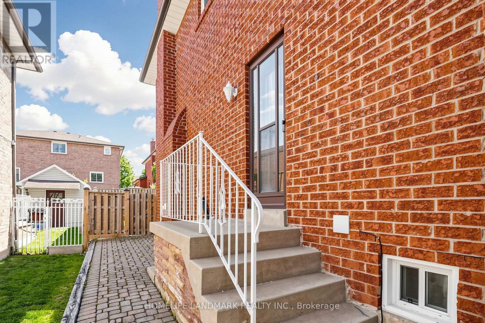 33 Dundee Crescent, Markham, Ontario  L3R 8Y7 - Photo 5 - N13228486