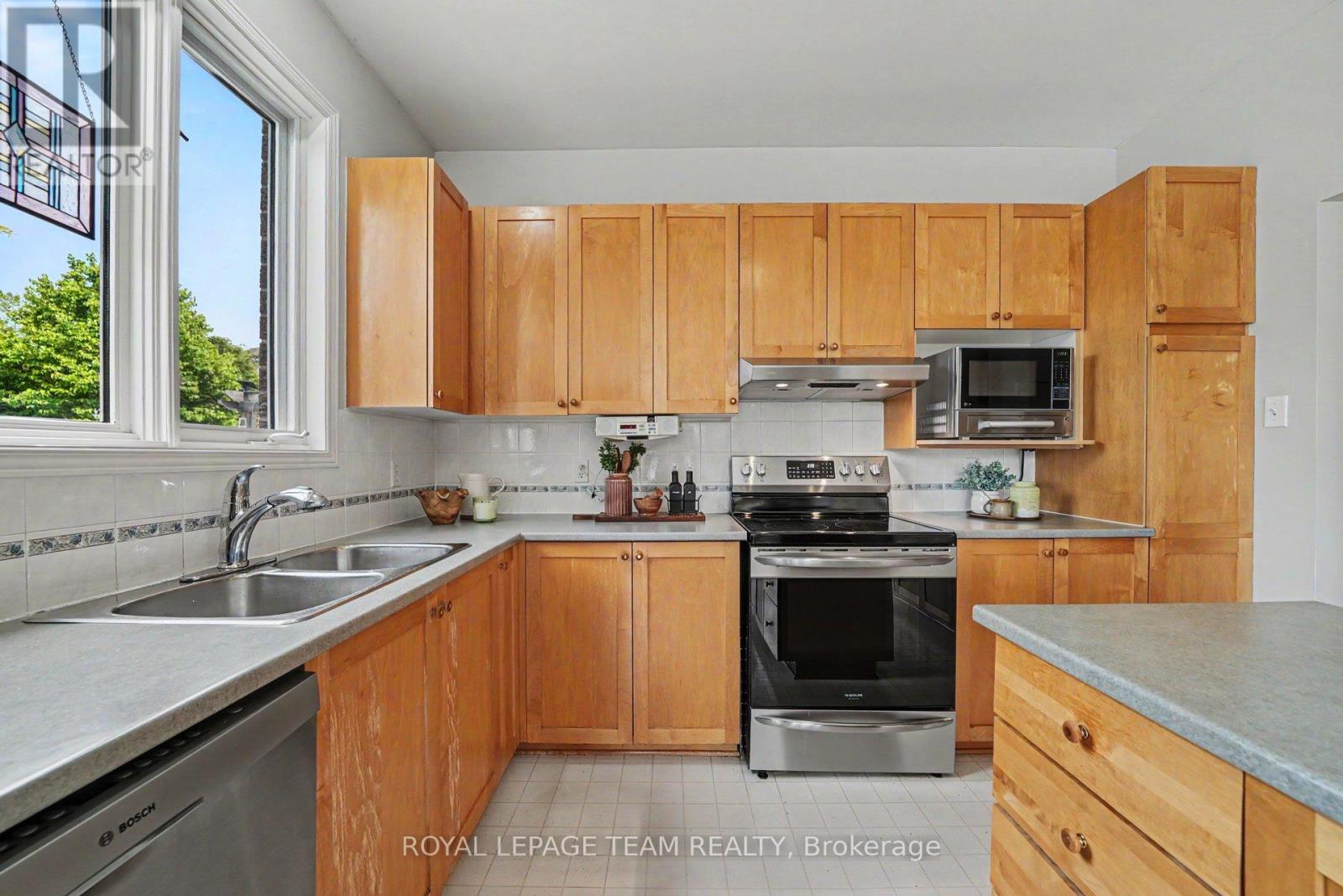 3222 Carriage Hill Place, Ottawa, Ontario  K1T 3X5 - Photo 10 - X13228654