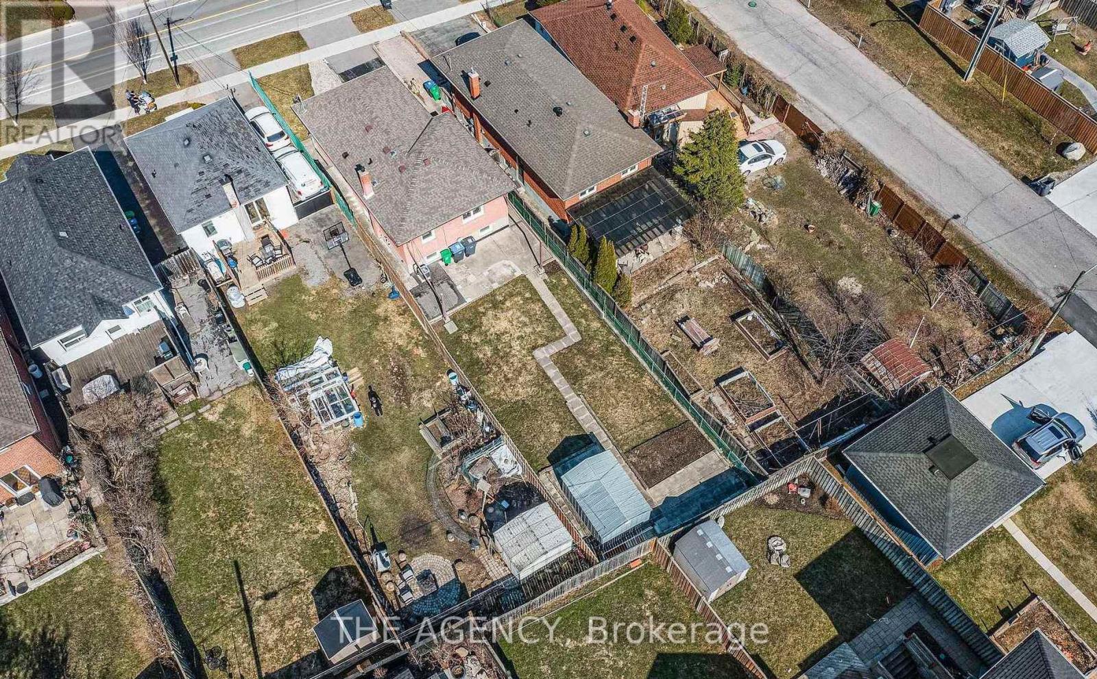 1038 Alexandra Avenue, Mississauga, Ontario  L5E 1Z8 - Photo 16 - W13228200