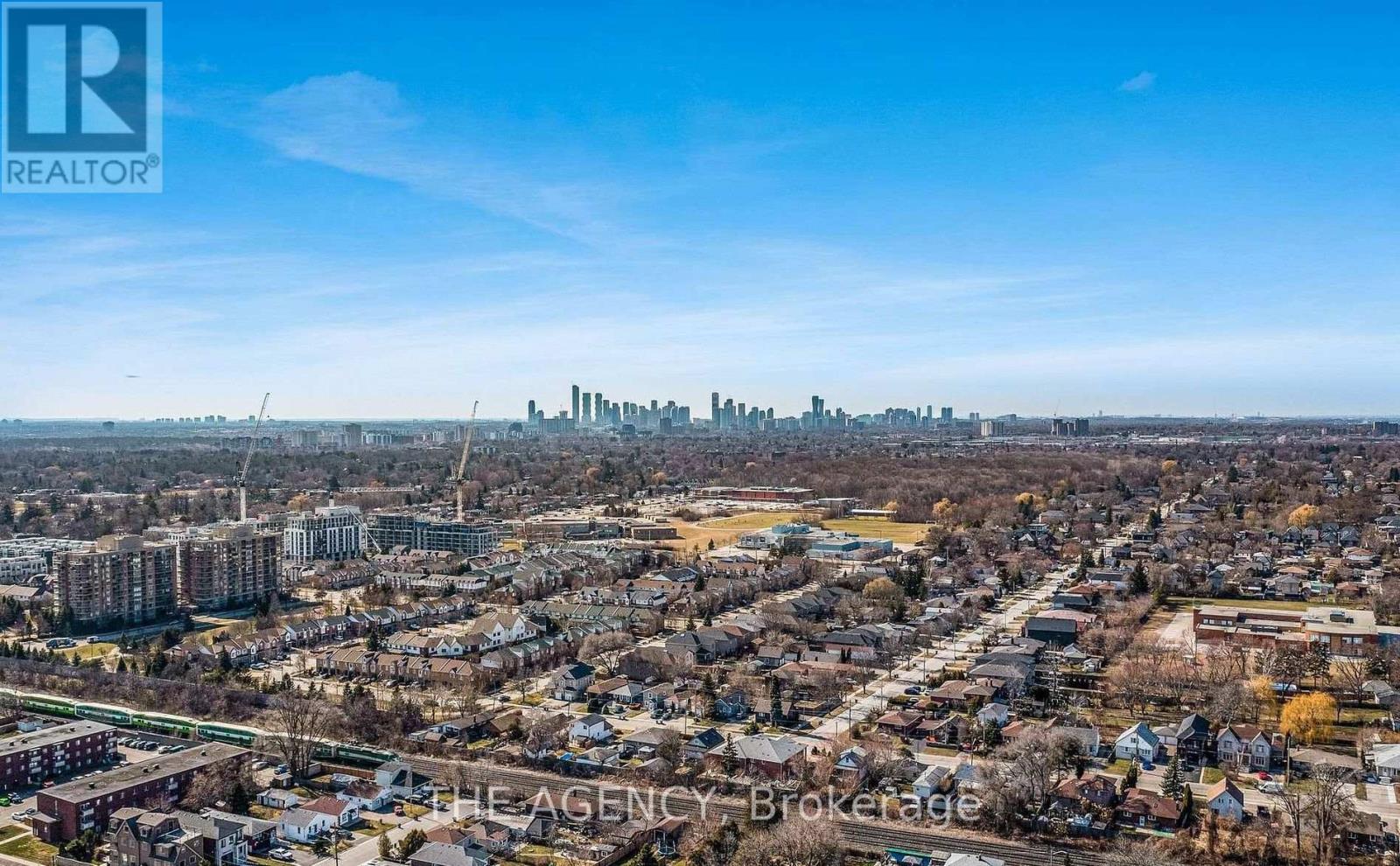 1038 Alexandra Avenue, Mississauga, Ontario  L5E 1Z8 - Photo 2 - W13228200