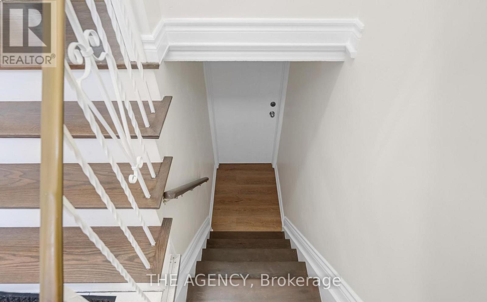 1038 Alexandra Avenue, Mississauga, Ontario  L5E 1Z8 - Photo 4 - W13228200