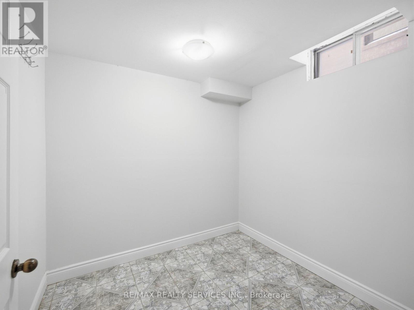 Lower - 8 Deerpark Crescent S, Brampton, Ontario  L6X 2T7 - Photo 14 - W13228230