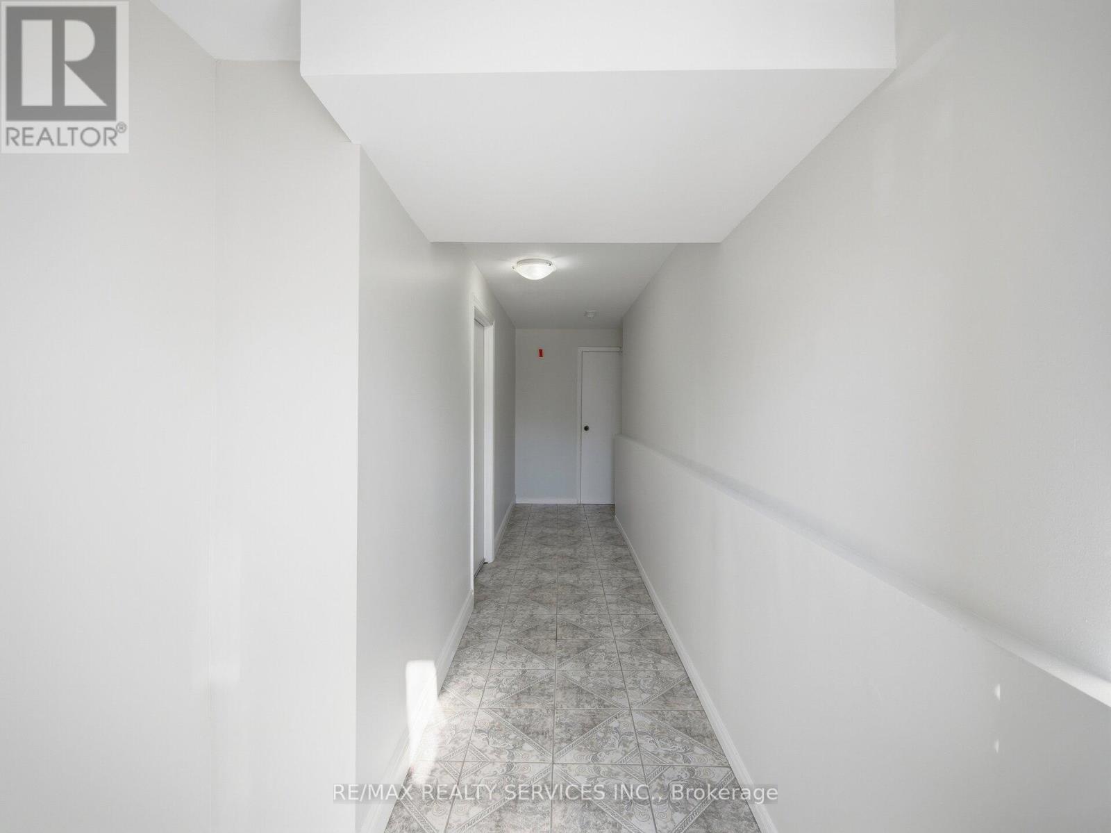 Lower - 8 Deerpark Crescent S, Brampton, Ontario  L6X 2T7 - Photo 2 - W13228230