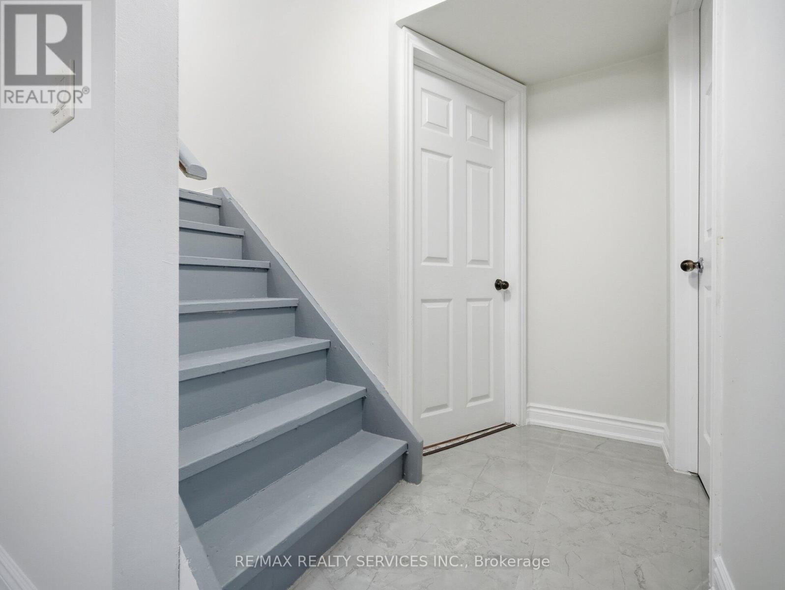 Lower - 8 Deerpark Crescent S, Brampton, Ontario  L6X 2T7 - Photo 5 - W13228230