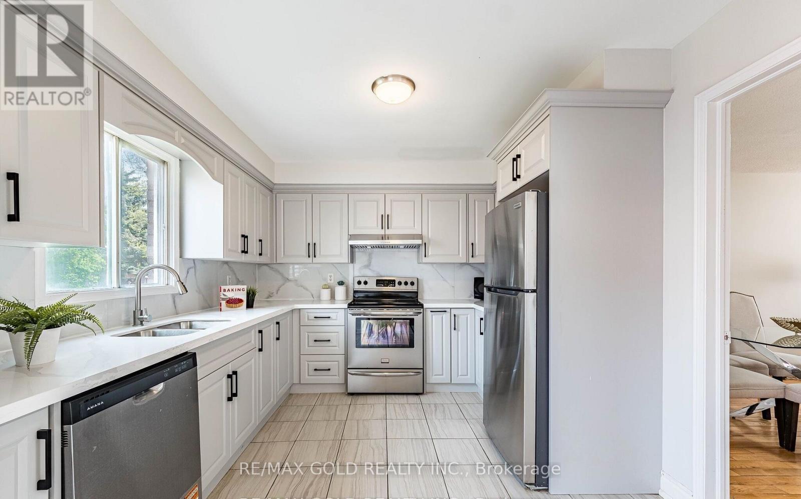 92 Moffatt Avenue, Brampton, Ontario  L6Y 4K8 - Photo 15 - W13228276